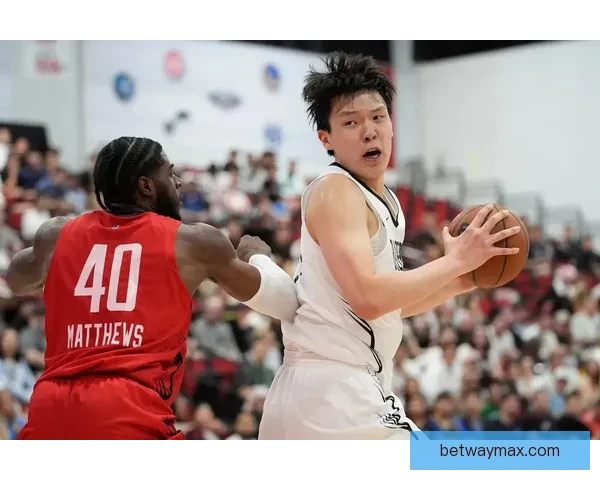 杨瀚森女友与利拉德儿子欢乐互动社媒晒温馨合影瞬间